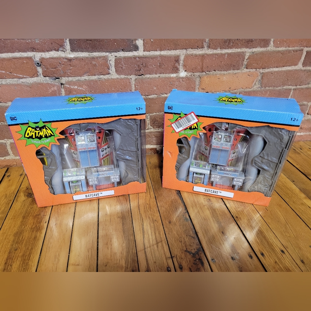2 New McFarlane Toys Batman 66 6 inch Action Figure Batcave Playset Damaged Pack